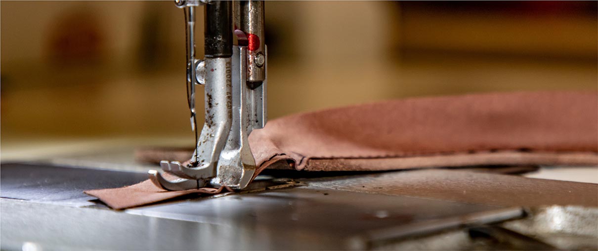 fabrication de la galoche : couture de la bordure